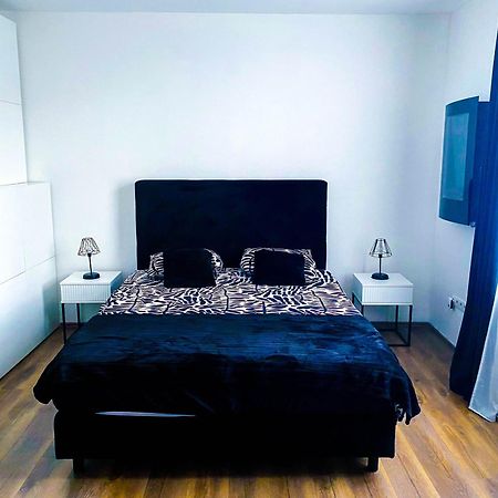 Octagon Main Square Apartment Zagreb Bagian luar foto