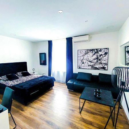 Octagon Main Square Apartment Zagreb Bagian luar foto