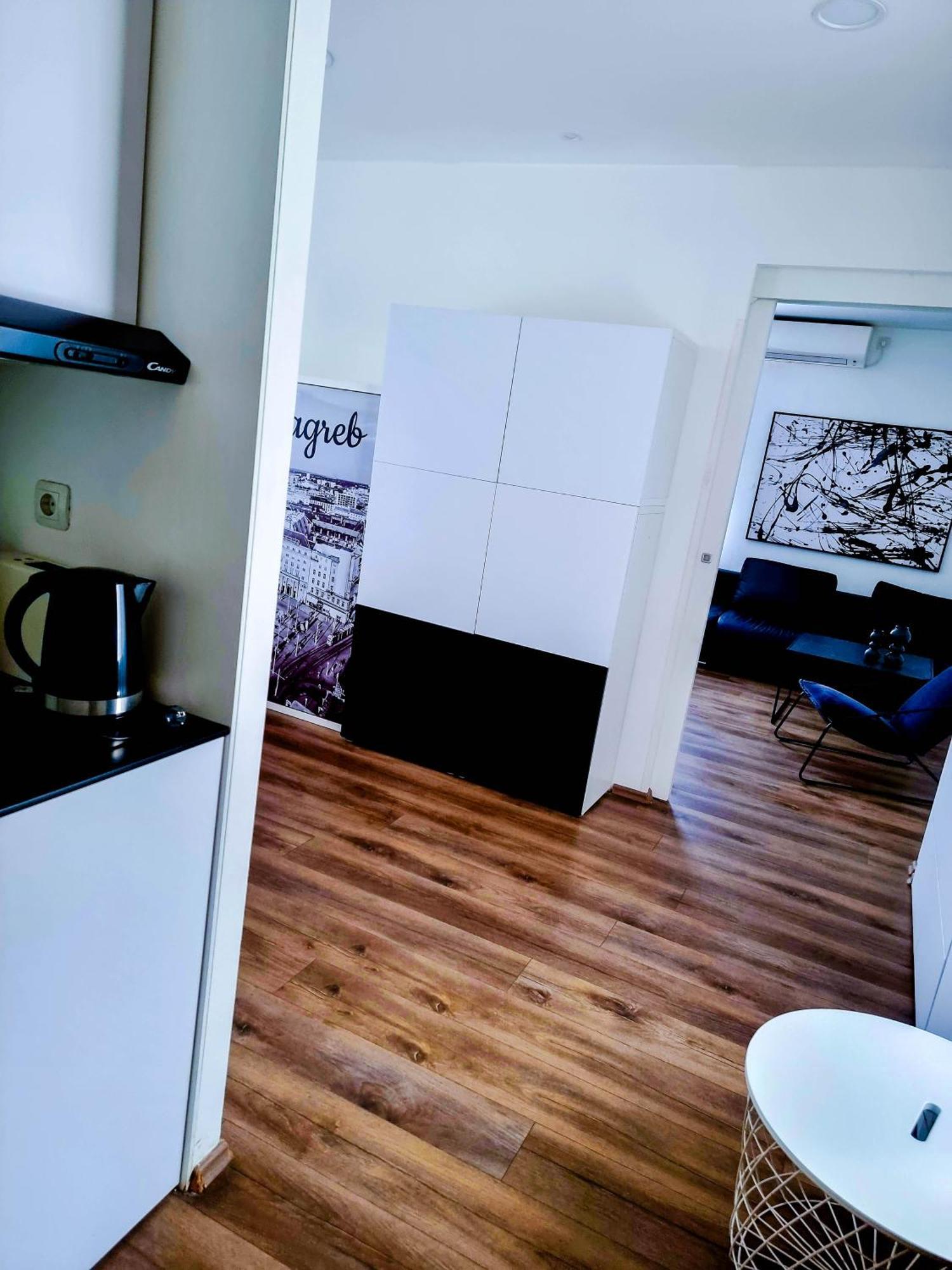 Octagon Main Square Apartment Zagreb Bagian luar foto