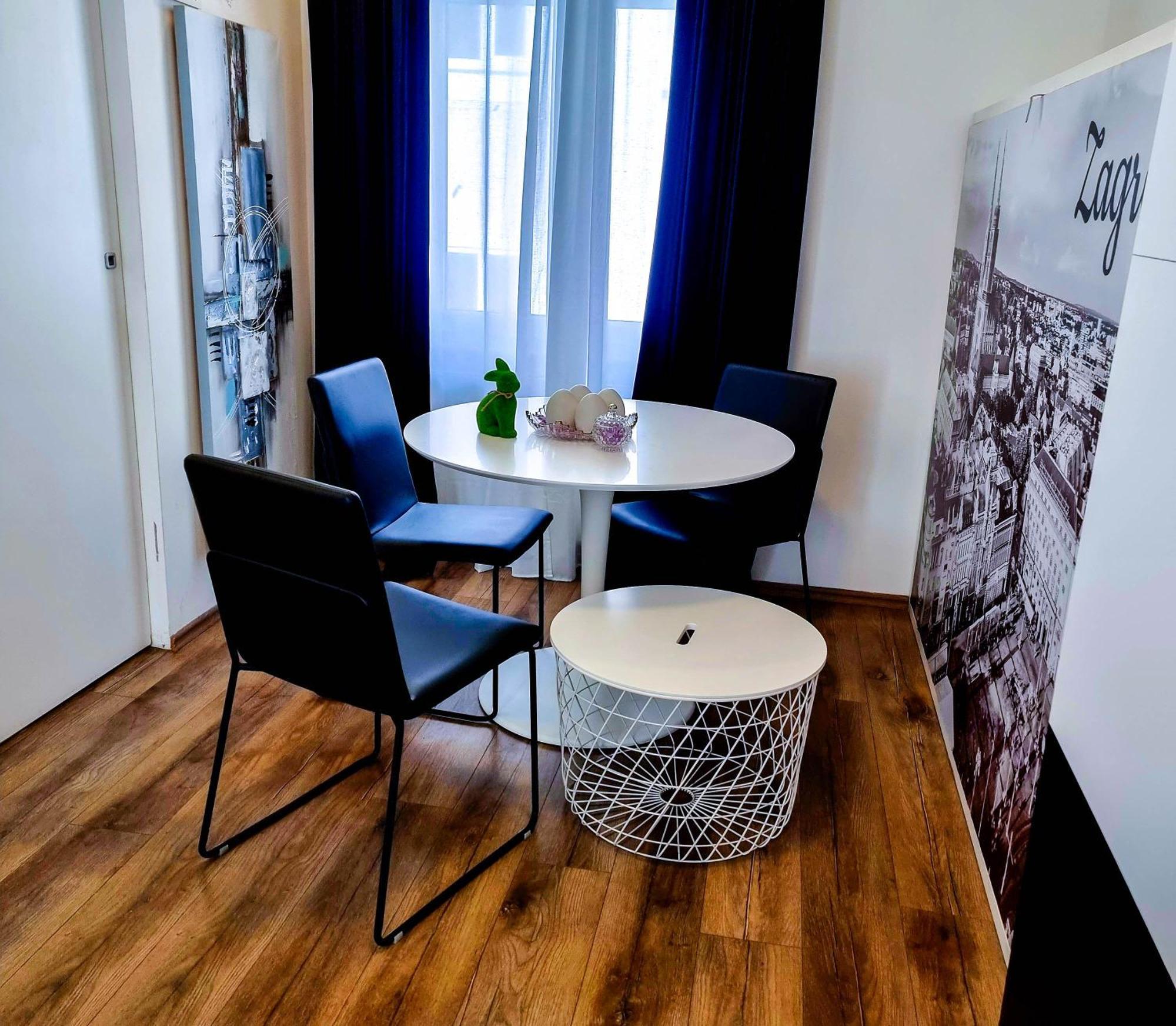 Octagon Main Square Apartment Zagreb Bagian luar foto