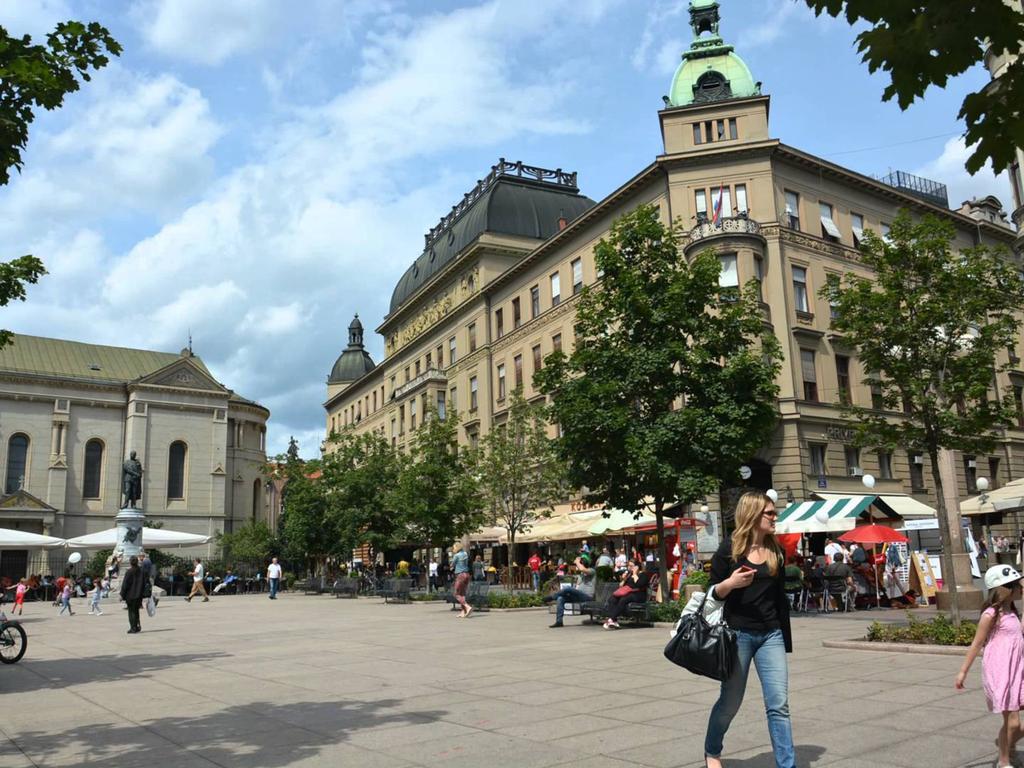 Octagon Main Square Apartment Zagreb Bagian luar foto