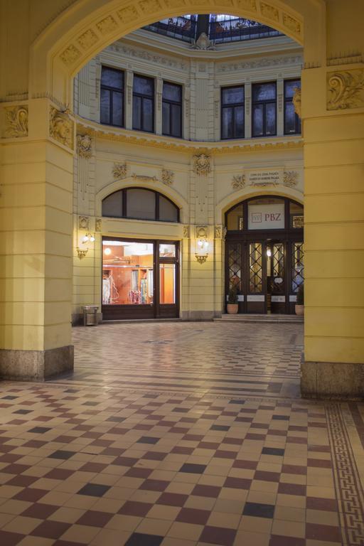 Octagon Main Square Apartment Zagreb Bagian luar foto