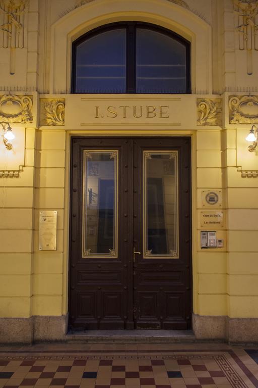 Octagon Main Square Apartment Zagreb Bagian luar foto